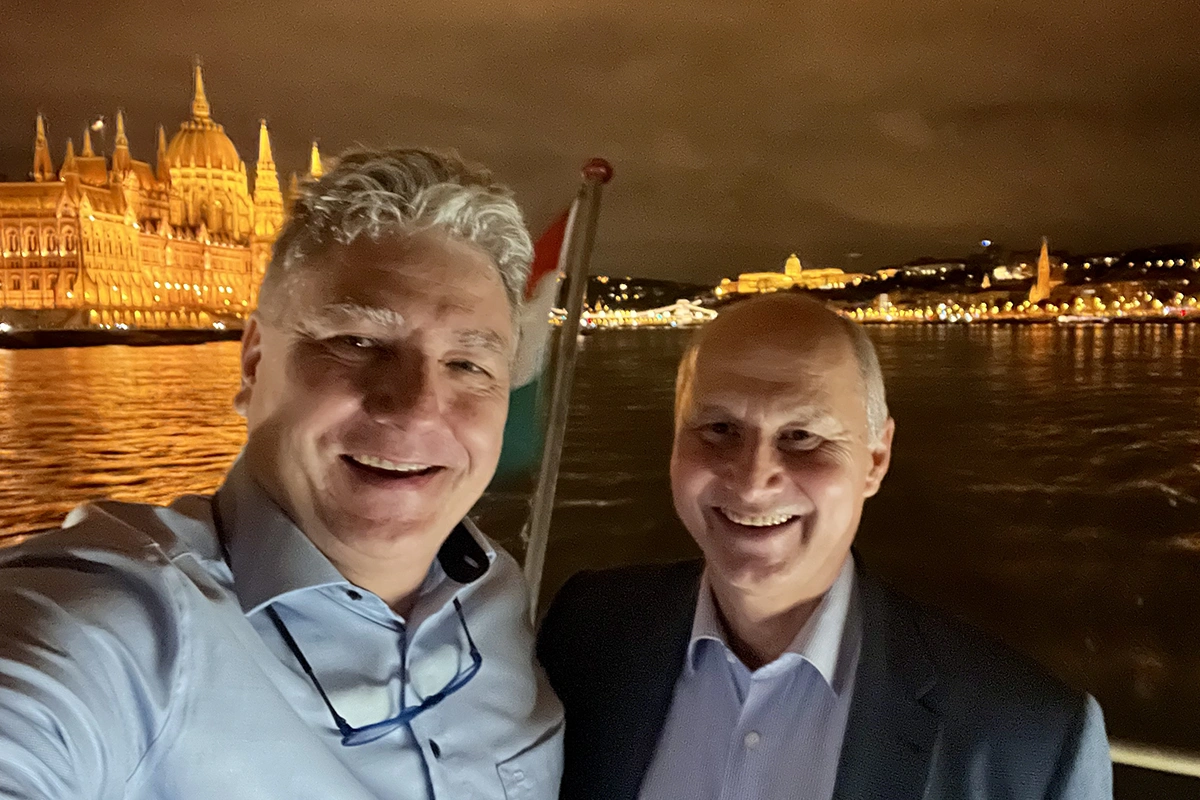 Prof. Dr. Nemeth, Ph.D. mit dem tschechischen Experten Dr. Karel Svabik auf dem MAKUT-Kongress 2024